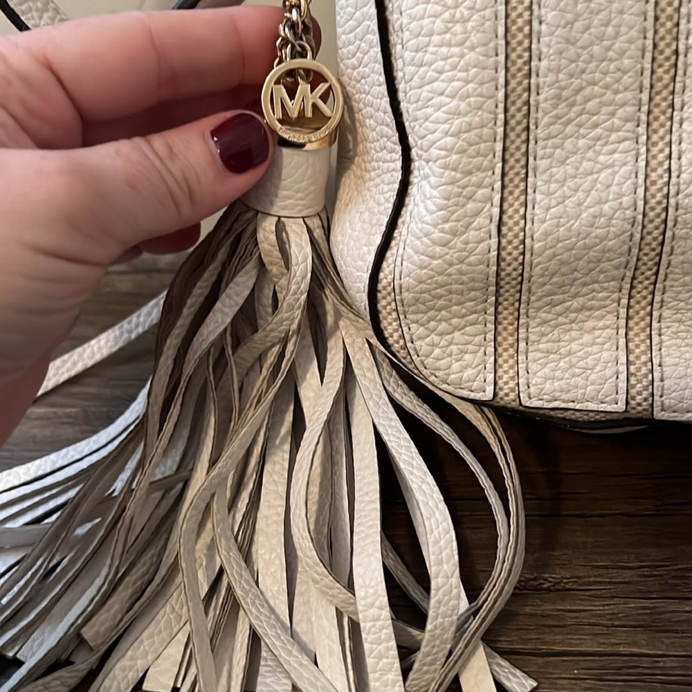 Used condition Coach purse . - Picture 2 of 5